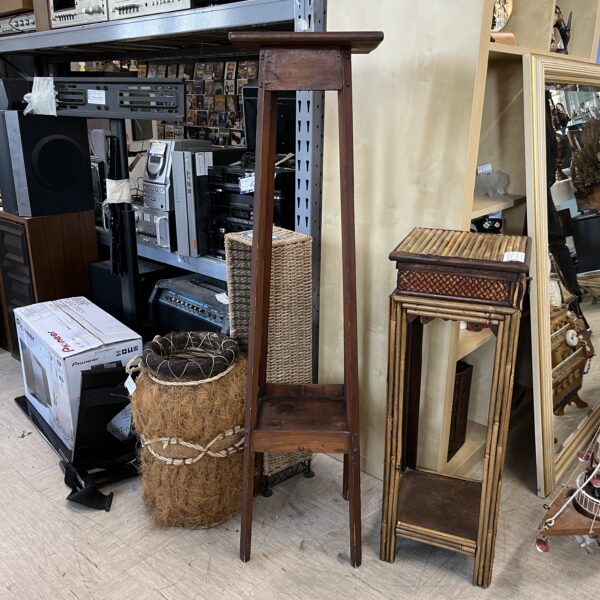 TAVOLINO ALTO IN LEGNO
