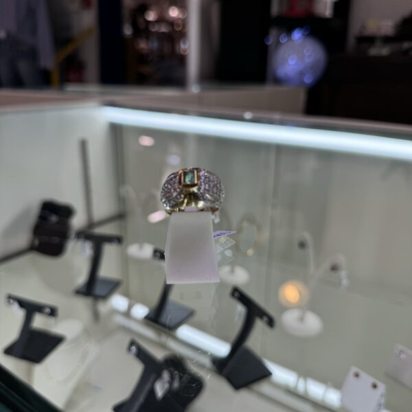 ANELLO IN ORO 18KT CON SMERALDO E DIAMANTI