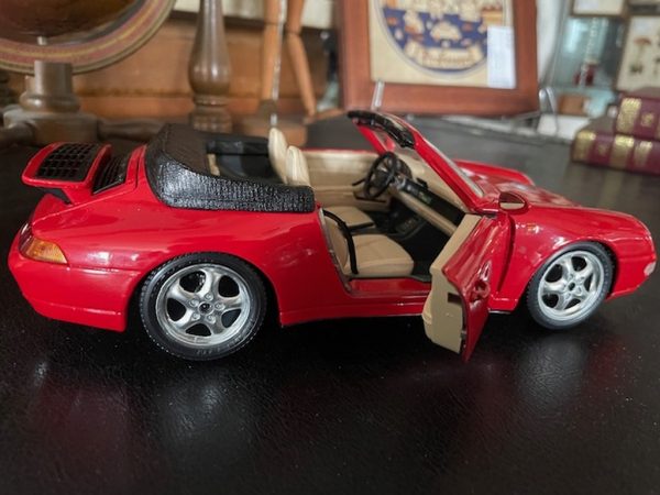 Modellino Burago 1/18 Porsche 911