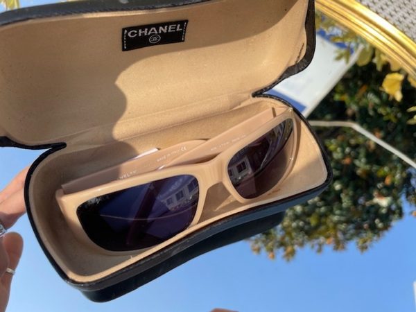 Occhiale Chanel Beige Con Custodia Nera