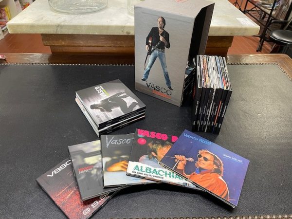 COFANETTO VASCO ROSSI - MANIFESTO 17 CD + 4 LIBRETTI