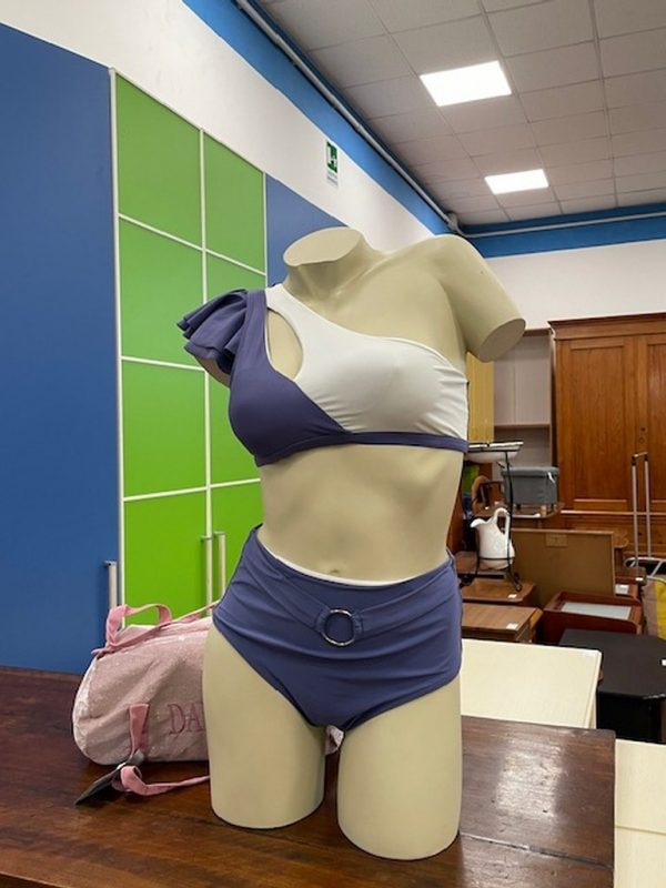 Costume Grigio Bianoc Mono Spalla