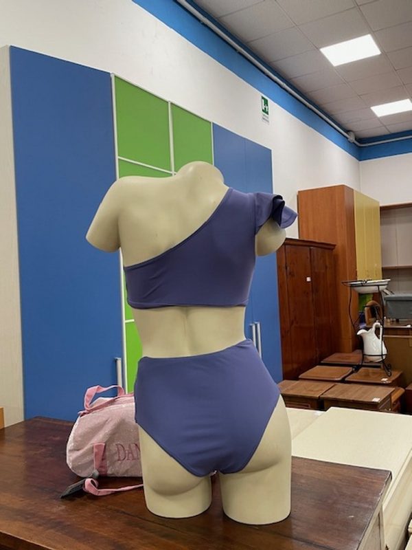 Costume Grigio Bianoc Mono Spalla - immagine 3