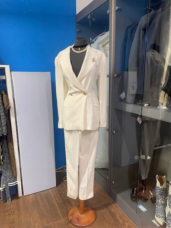 Comp. Giacca Pantalone Panna Bott Dorati Stil - immagine 4