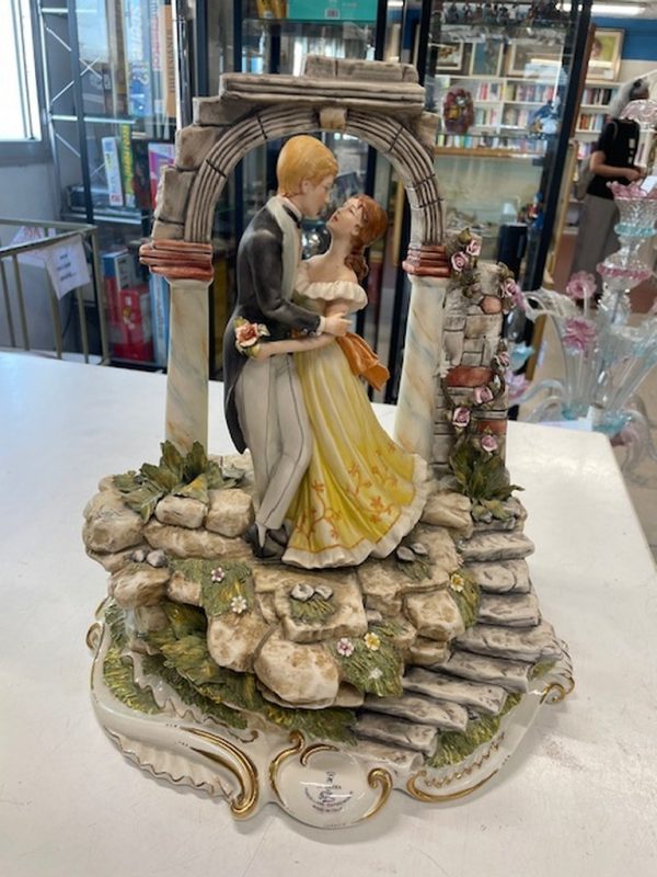 Statua Grande Innamorati Capodimonte Arco Pietra
