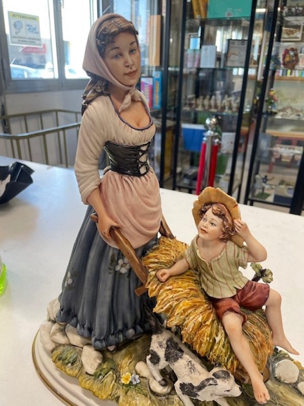 Statua Capodimonte Donna Bimbo Cariola Cane - immagine 3