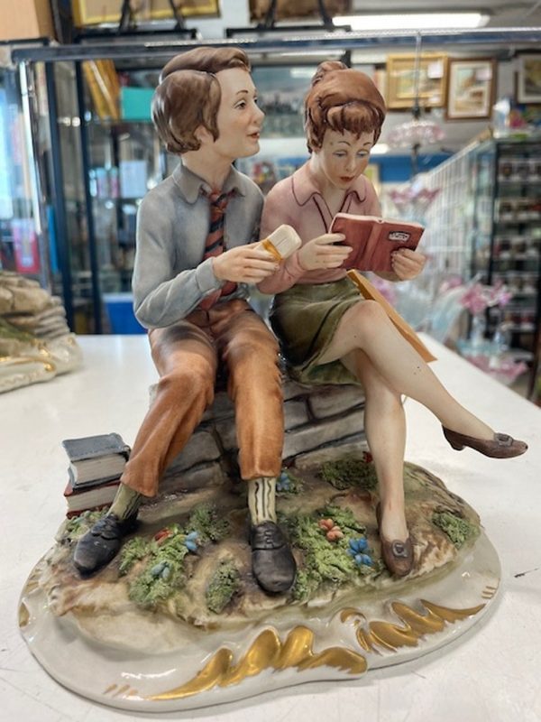 Statua Due Amanti Panchina Libro Bucoliche