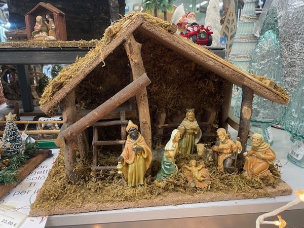 Presepe In Legno Con Statuine - immagine 2